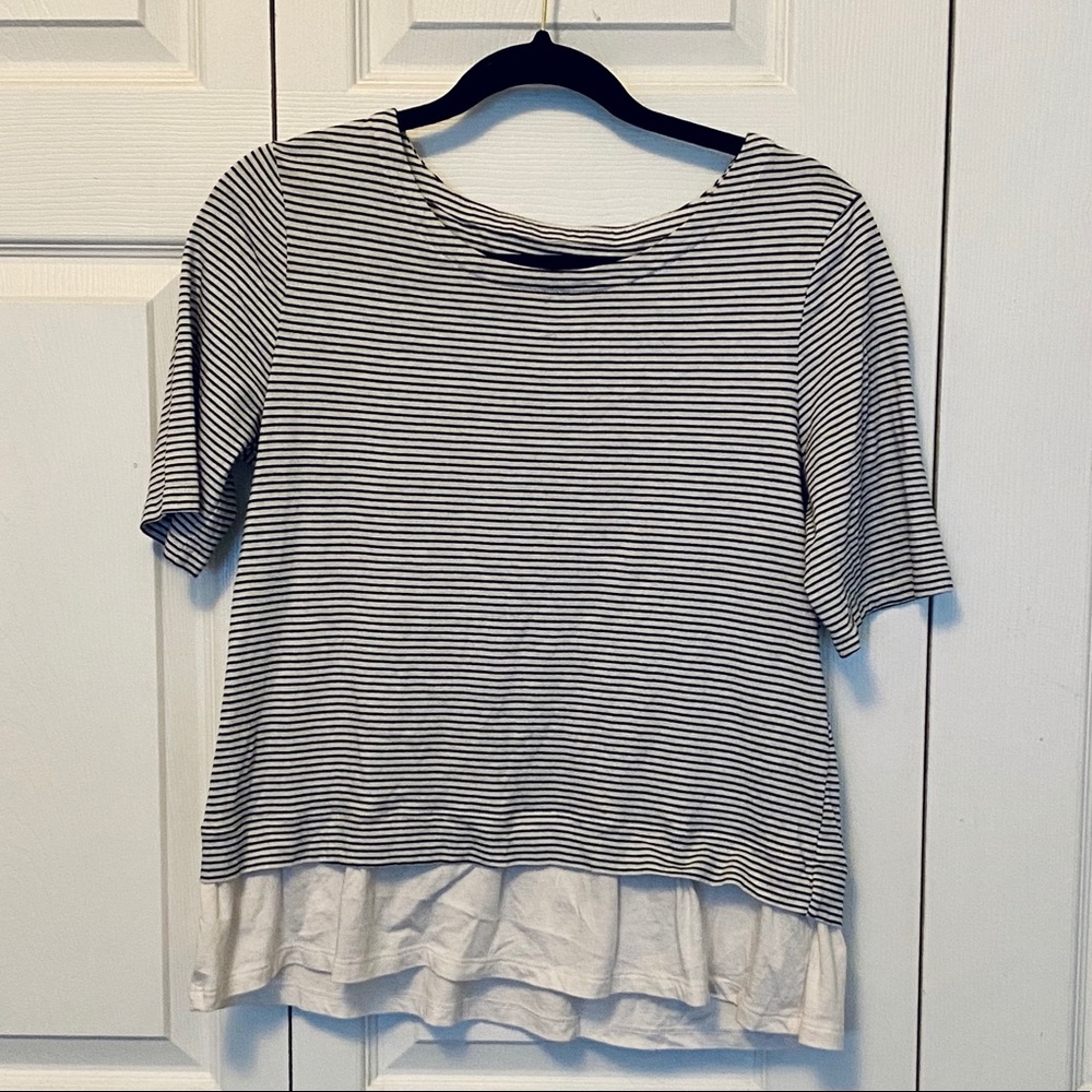 Banana Republic White and Blacked Striped Tee